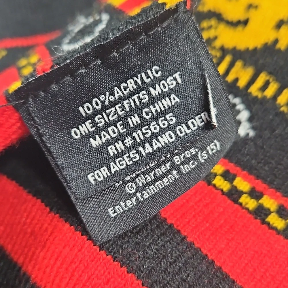GUC harry potter gryffindor scarf and hogwartz heather gray beanie